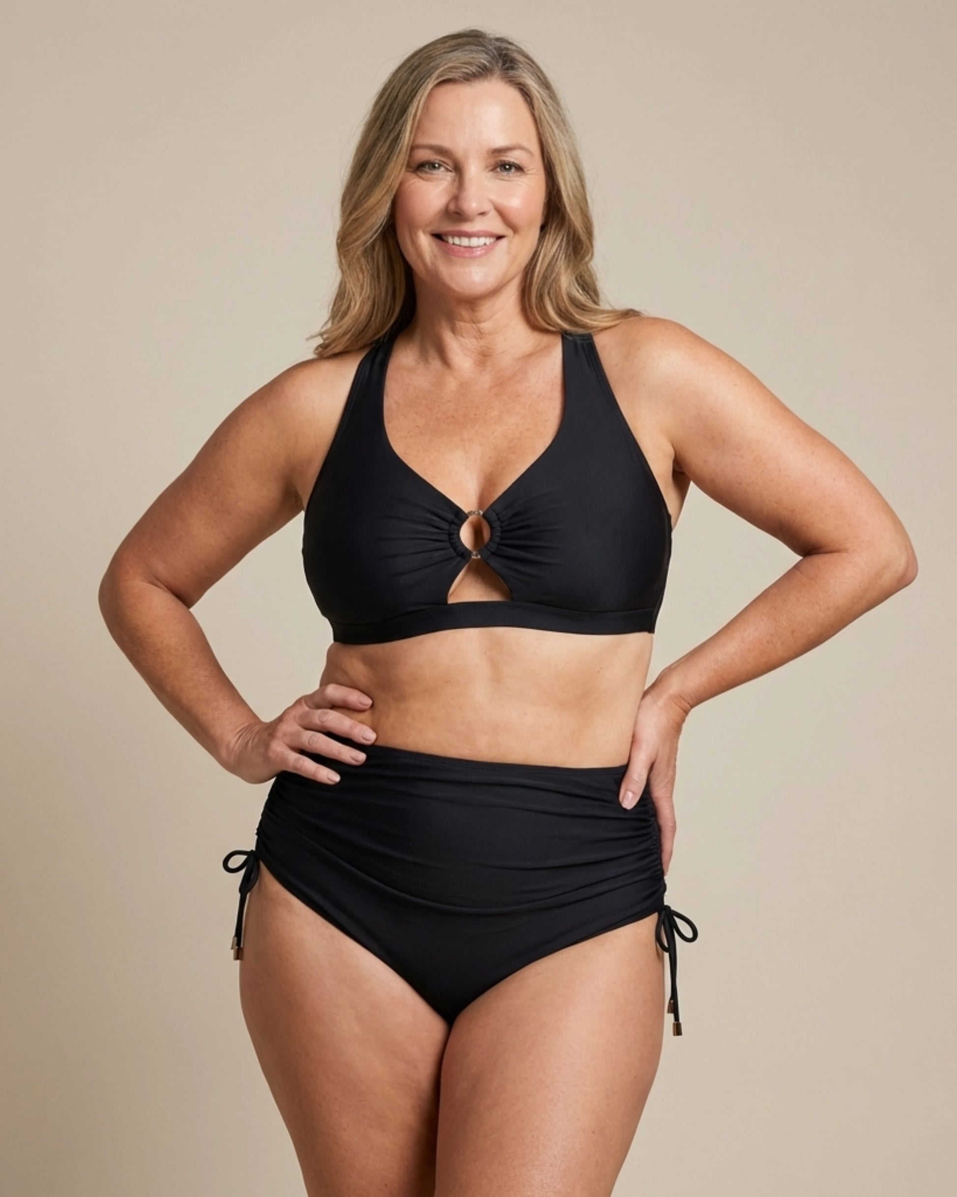 LumaShape Bikini Set — achteraanzicht op model